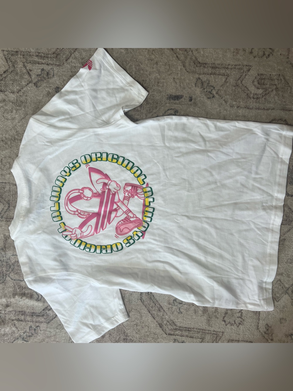 Kids’ white Adidas Trefoil Series loose tee with pink & yellow character tshirt